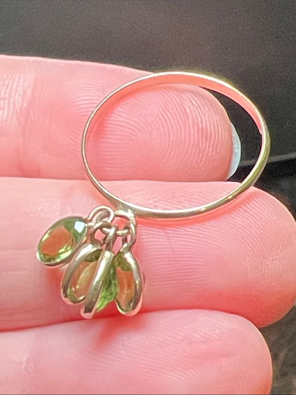 Vintage 10k Solid Yellow Gold Green Peridot Gemstone Dangle Charm Ring - Picture 13 of 13